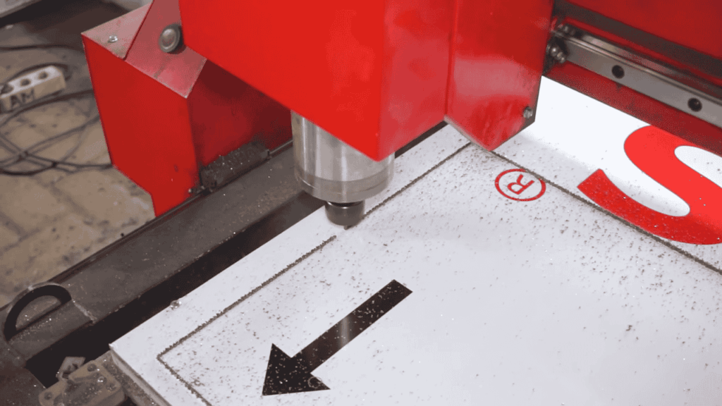 Proses pemotongan ACP dengan mesin CNC router INSECO secara detail