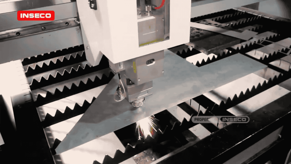 Detail kepala laser cutting INSECO dengan meja kerja luas cocok untuk industri logam Sidrap