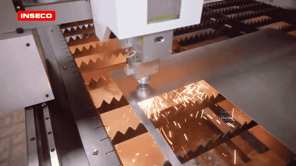 Proses pemotongan bahan logam menggunakan mesin cutting laser INSECO dengan hasil potongan yang halus